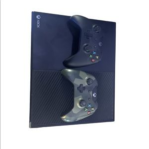 Xbox 1 barely used with 2 controllers. A black controller and a camo controller